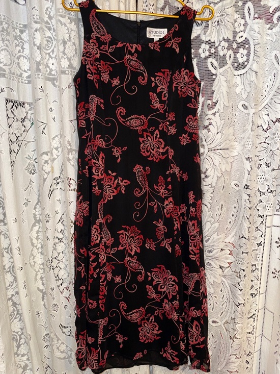Studio I Dresses & Skirts - Studio I Black Midi Dress with Red Floral Print